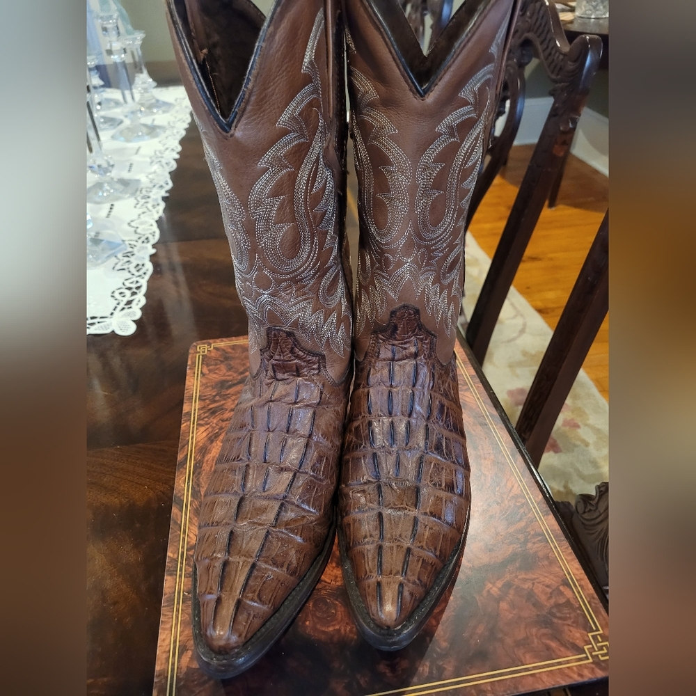 Texas Legacy Brown Alligator Embossed Cowbou Boots With Cat Paws Excellent 8.5